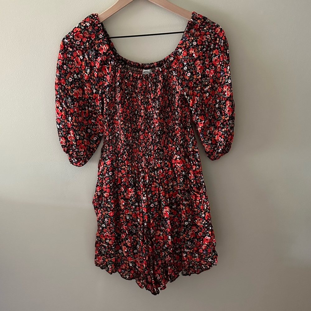 Francesca’s | Floral Puff Sleeve Romper with Pockets